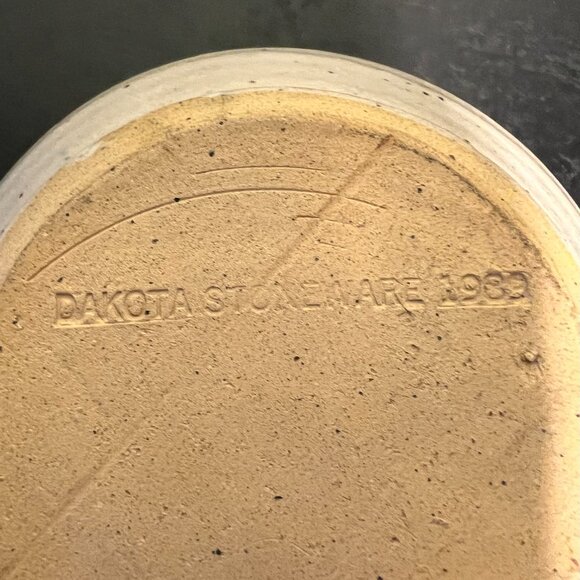 Vintage DAKOTA STONEWARE Handcrafted Heart Shaped Speckled Pottery Bowl 1989 - Picture 7 of 11